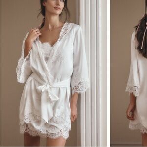 Homebodii Sian Lace-Trim Satin Mini Robe
